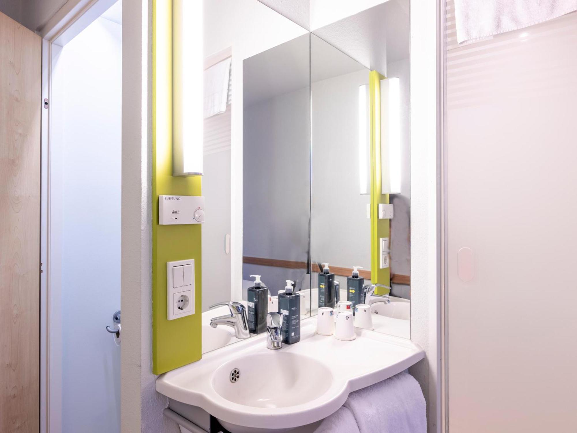ibis budget Duesseldorf Hilden Buitenkant foto